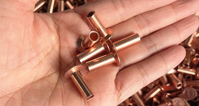 రాగి రివెట్స్ ఐరోపాకు రవాణా చేయబడతాయి